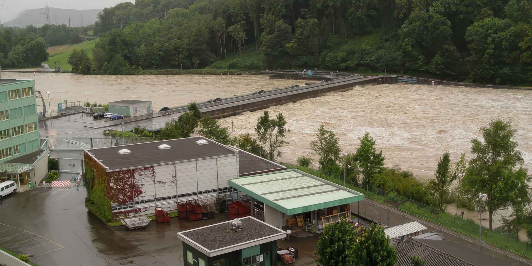 Crue près de la centrale de Beznau