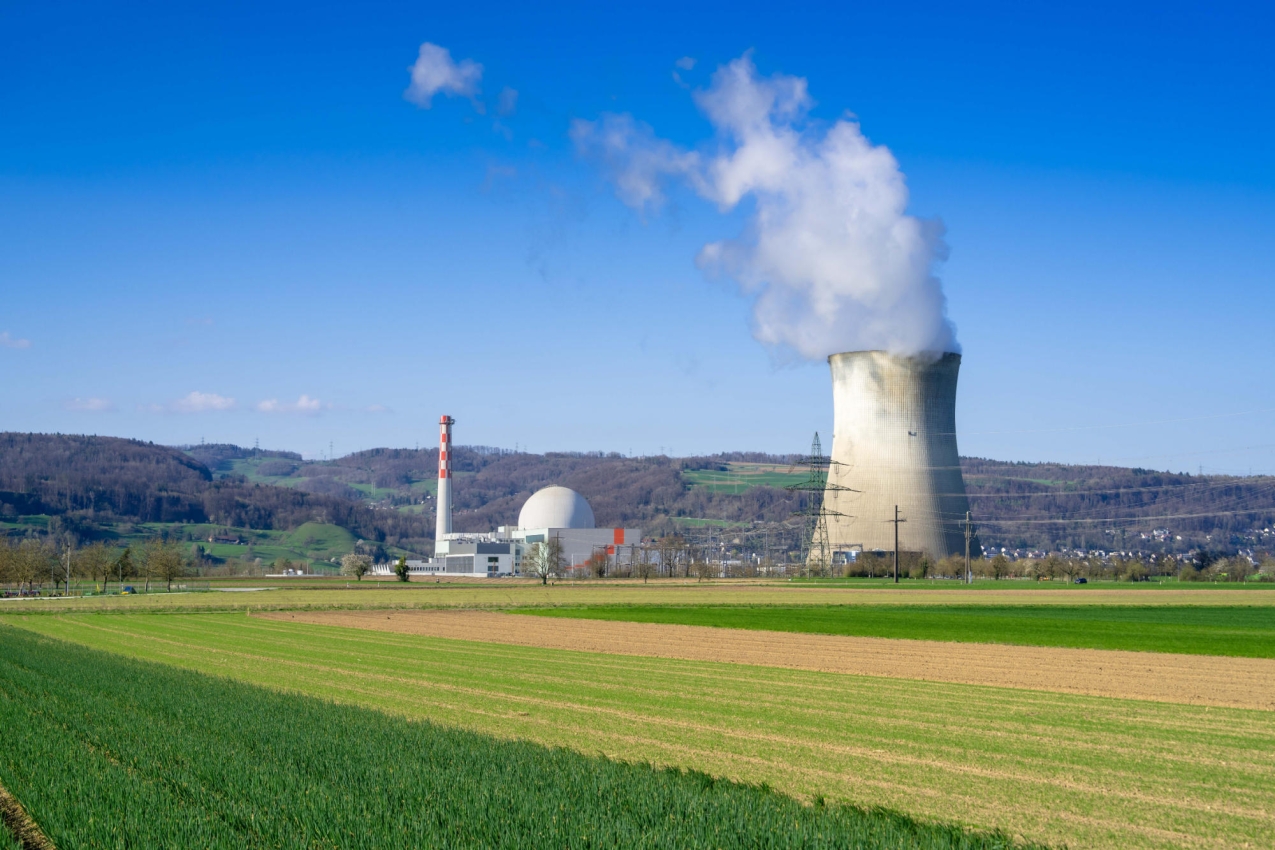 Aussenansicht des Kernkraftwerks Leibstadt im April 2025