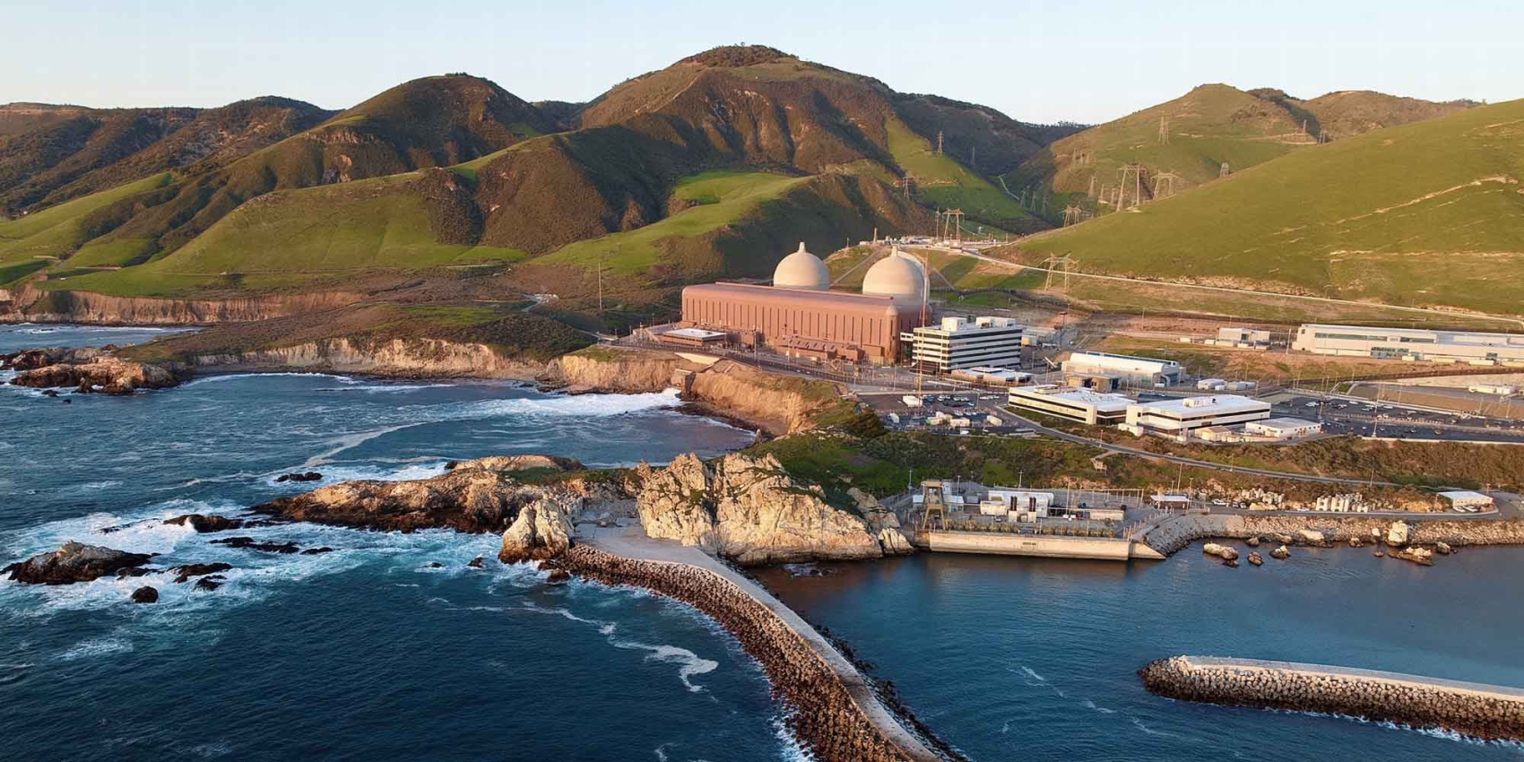 Kernkraftwerk Diablo Canyon vom Wasser her gesehen